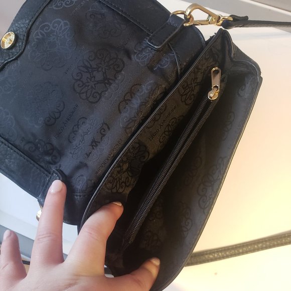 Hangbags - Picture 8 of 16